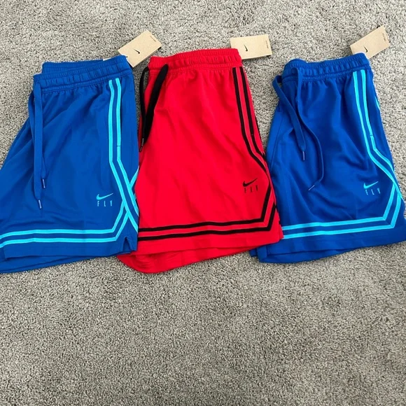 Nike Loose Fit Basketball Shorts / DRI-FIT - Picture 1 of 6